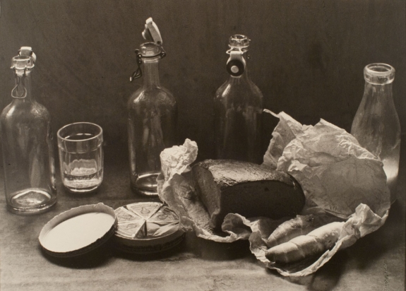 2. Csendélet üvegekkel és sajttal, 1937